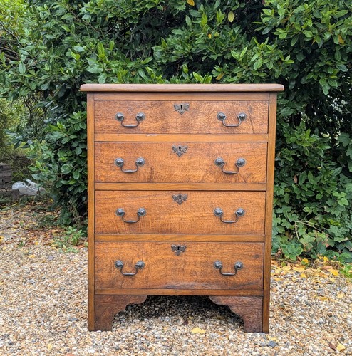 Neat oak bachelors chest - neat,