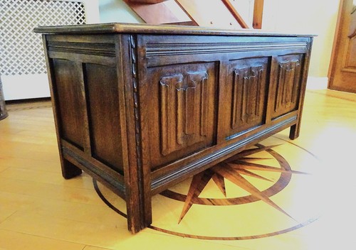 Antique style oak three - antique,